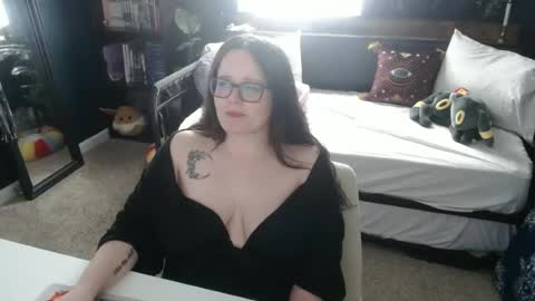 Snapshot of hazeyviolet333 chatting on 06/16/26, 09:39 HazeyViolet333 online show from 06/16/26, 09:39