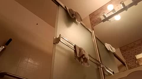 Snapshot of hbdj2164 chatting on 01/24/25, 09:17 hbdj2164 online show from 01/24/25, 09:17