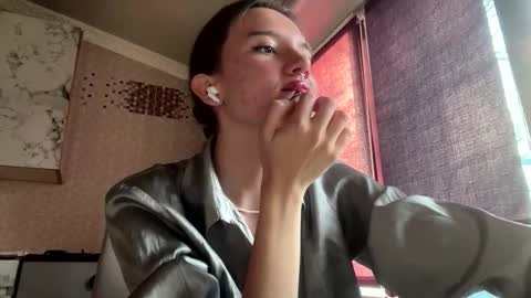 Lili online show from 03/27/26, 12:16