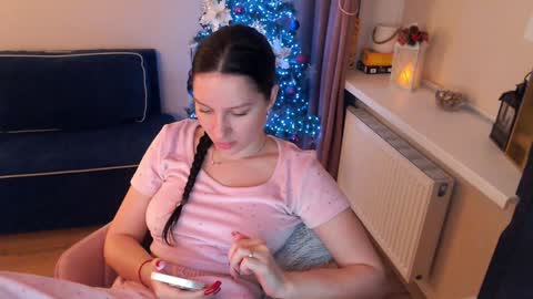 Snapshot of heaven_chloe chatting on 01/09/25, 09:47 Heaven girl online show from 01/09/25, 09:47