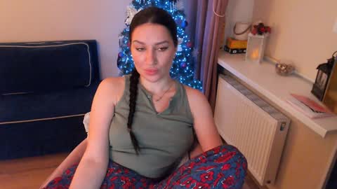 Snapshot of heaven_chloe chatting on 01/10/25, 11:29 Heaven girl online show from 01/10/25, 11:29