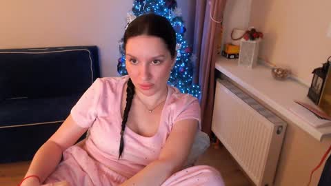 Snapshot of heaven_chloe chatting on 01/11/25, 11:24 Heaven girl online show from 01/11/25, 11:24