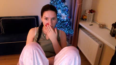 Snapshot of heaven_chloe chatting on 01/23/25, 05:42 Heaven girl online show from 01/23/25, 05:42