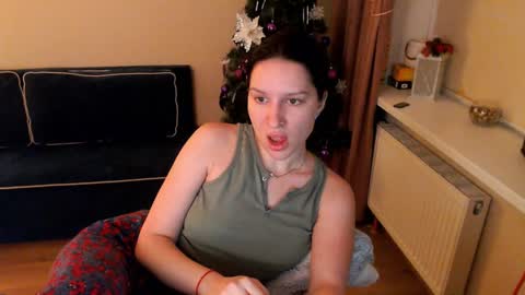 Snapshot of heaven_chloe chatting on 01/26/25, 03:03 Heaven girl online show from 01/26/25, 03:03