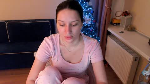 Snapshot of heaven_chloe chatting on 02/07/25, 10:09 Heaven girl online show from 02/07/25, 10:09