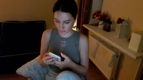 Snapshot of heaven_chloe chatting on 03/12/25, 04:46 Heaven girl online show from 03/12/25, 04:46