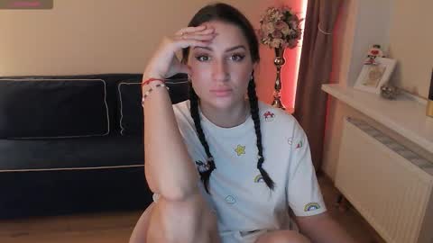 Snapshot of heaven_chloe chatting on 09/18/25, 06:32 Heaven girl online show from 09/18/25, 06:32