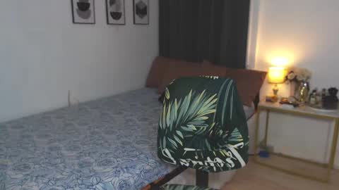 Snapshot of heavenlyyum chatting on 12/15/24, 09:35 Heaven online show from 12/15/24, 09:35