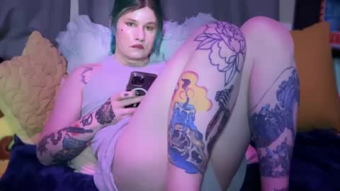 Snapshot of heavensentttt chatting on 09/10/25, 05:07 Saoirse online show from 09/10/25, 05:07