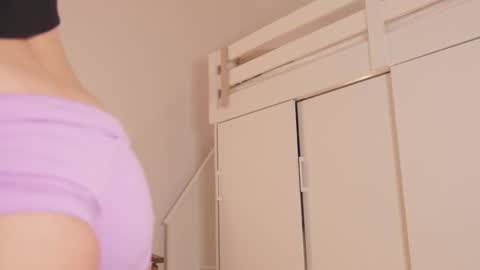 Snapshot of hee_jeen chatting on 12/20/24, 12:19 Jeen online show from 12/20/24, 12:19