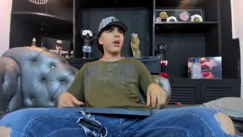 Snapshot of heellboy_ chatting on 11/12/25, 02:23 heellboy_ online show from 11/12/25, 02:23