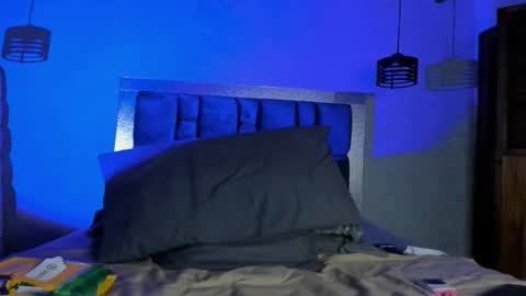 Snapshot of heellboy_ chatting on 11/25/25, 01:27 heellboy_ online show from 11/25/25, 01:27