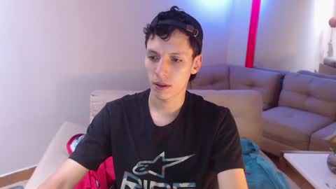 Snapshot of hefesto_69 chatting on 01/25/25, 08:00 hefesto_69 online show from 01/25/25, 08:00