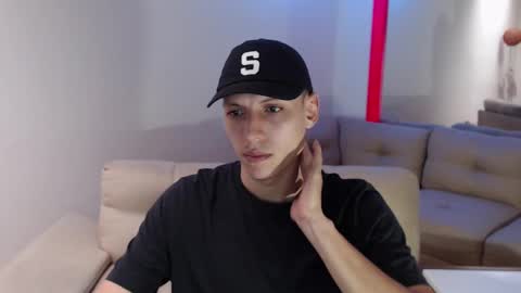 Snapshot of hefesto_69 chatting on 03/06/25, 07:32 hefesto_69 online show from 03/06/25, 07:32