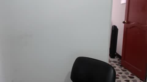 Snapshot of hefesto_69 chatting on 10/25/25, 08:36 hefesto_69 online show from 10/25/25, 08:36