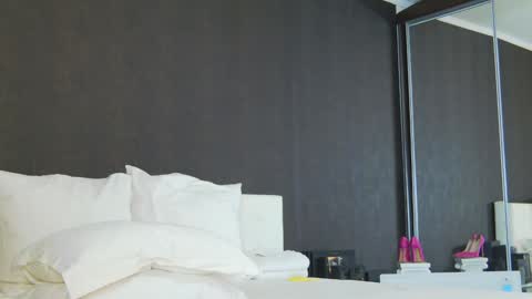 Snapshot of hefner_girl chatting on 01/02/25, 01:27 Helen online show from 01/02/25, 01:27