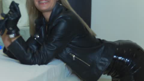 Snapshot of hefner_girl chatting on 01/18/25, 02:03 Helen online show from 01/18/25, 02:03