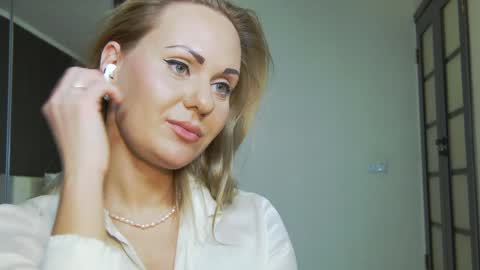 Snapshot of hefner_girl chatting on 01/27/25, 03:26 Helen online show from 01/27/25, 03:26