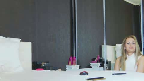 Snapshot of hefner_girl chatting on 02/02/25, 09:30 Helen online show from 02/02/25, 09:30