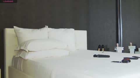 Helen online show from 10/28/25, 02:15