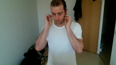 Snapshot of hei_69 chatting on 12/14/25, 10:20 hei_69 online show from 12/14/25, 10:20