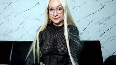 Snapshot of heidib0w chatting on 11/03/25, 07:31 HeidiB0w online show from 11/03/25, 07:31