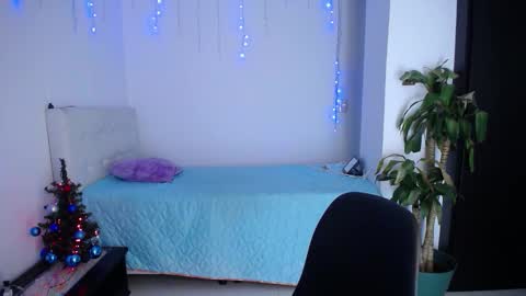Snapshot of heidy_7 chatting on 12/16/25, 12:32 Heidy online show from 12/16/25, 12:32