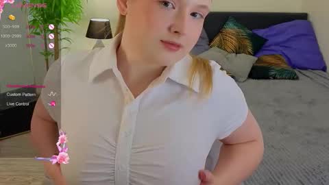 Snapshot of helda_mikons chatting on 03/04/26, 06:19 Luly online show from 03/04/26, 06:19