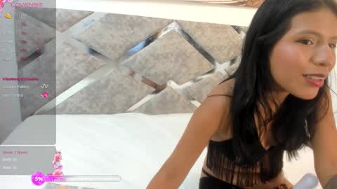 Snapshot of heleenhott_ chatting on 11/05/25, 01:05 hellen online show from 11/05/25, 01:05