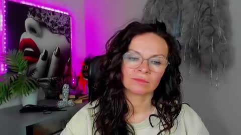 Snapshot of helen_79 chatting on 04/15/26, 02:57 Helen online show from 04/15/26, 02:57