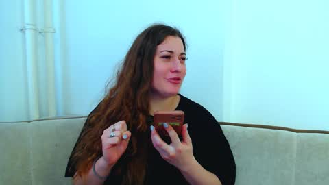 helen_adams_ online show from 01/05/25, 10:10