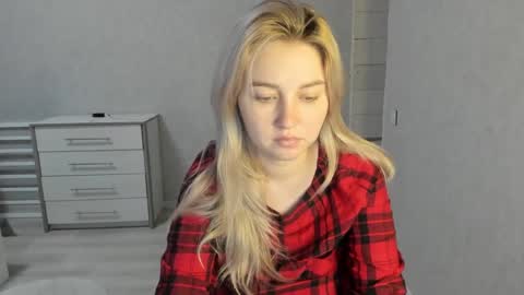 Snapshot of helen_angel_girl chatting on 01/05/25, 02:19 Helen sven online show from 01/05/25, 02:19