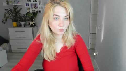 Snapshot of helen_angel_girl chatting on 03/11/25, 01:45 Helen sven online show from 03/11/25, 01:45