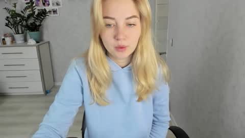 Snapshot of helen_angel_girl chatting on 10/28/25, 05:55 Helen sven online show from 10/28/25, 05:55