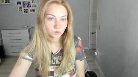 Snapshot of helen_angel_girl chatting on 05/27/26, 09:06 Helen sven online show from 05/27/26, 09:06