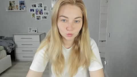 Snapshot of helen_angel_girl chatting on 06/05/26, 07:03 Helen sven online show from 06/05/26, 07:03