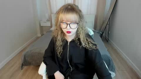 Snapshot of helen_carson chatting on 04/20/26, 01:08 Helen Carson online show from 04/20/26, 01:08
