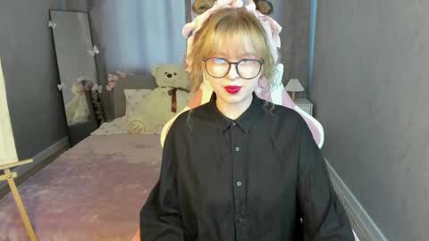 Snapshot of helen_carson chatting on 04/21/26, 01:18 Helen Carson online show from 04/21/26, 01:18