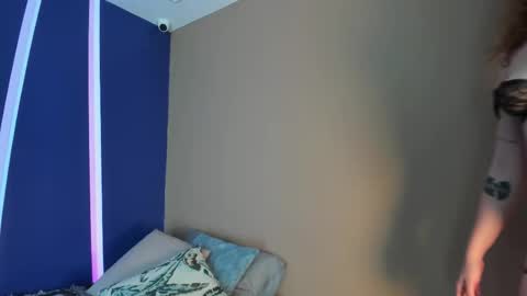 Snapshot of helena_cole chatting on 09/25/25, 10:24 helena online show from 09/25/25, 10:24