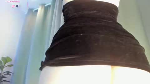 Snapshot of helena_cole chatting on 10/04/25, 10:19 helena online show from 10/04/25, 10:19