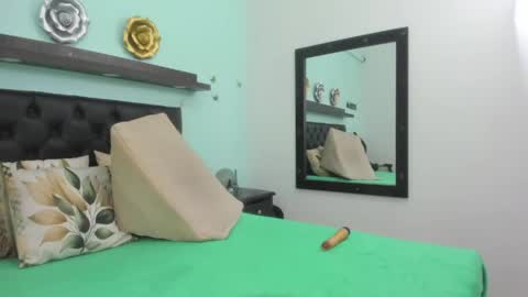 helena_hillss online show from 05/14/26, 01:07