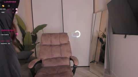 Helen online show from 10/28/25, 03:14