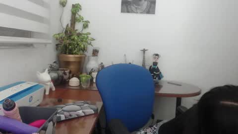 Snapshot of helena_olivet chatting on 11/15/25, 03:48 HELENA online show from 11/15/25, 03:48