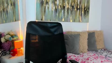 Helena Santos  online show from 10/22/25, 11:21