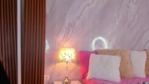 Helena Santos  online show from 02/04/26, 11:05