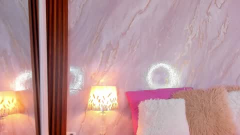 Helena Santos  online show from 02/12/26, 01:39