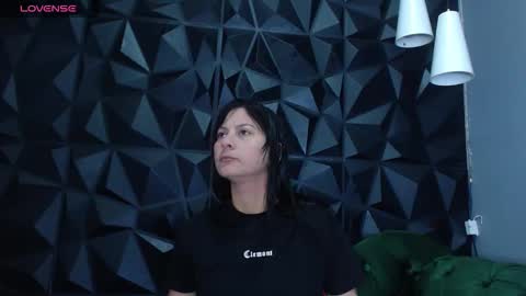 Snapshot of helenasaenzz chatting on 11/24/25, 12:05 Helena Saenz online show from 11/24/25, 12:05