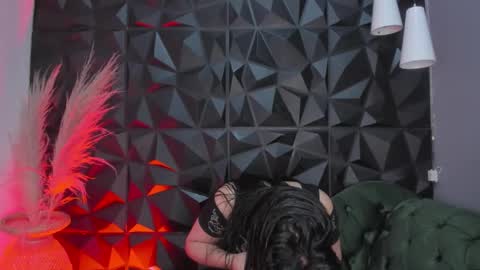 Snapshot of helenasaenzz chatting on 12/15/25, 12:20 Helena Saenz online show from 12/15/25, 12:20