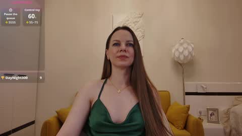 Snapshot of helenbenit chatting on 05/24/26, 03:22 Helen online show from 05/24/26, 03:22