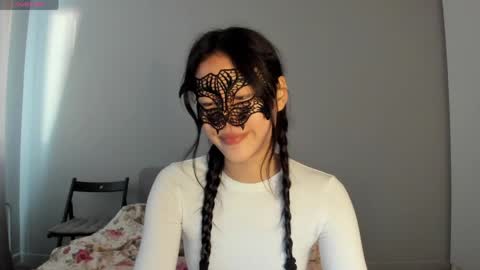 Hi I am Helen online show from 06/02/26, 02:24